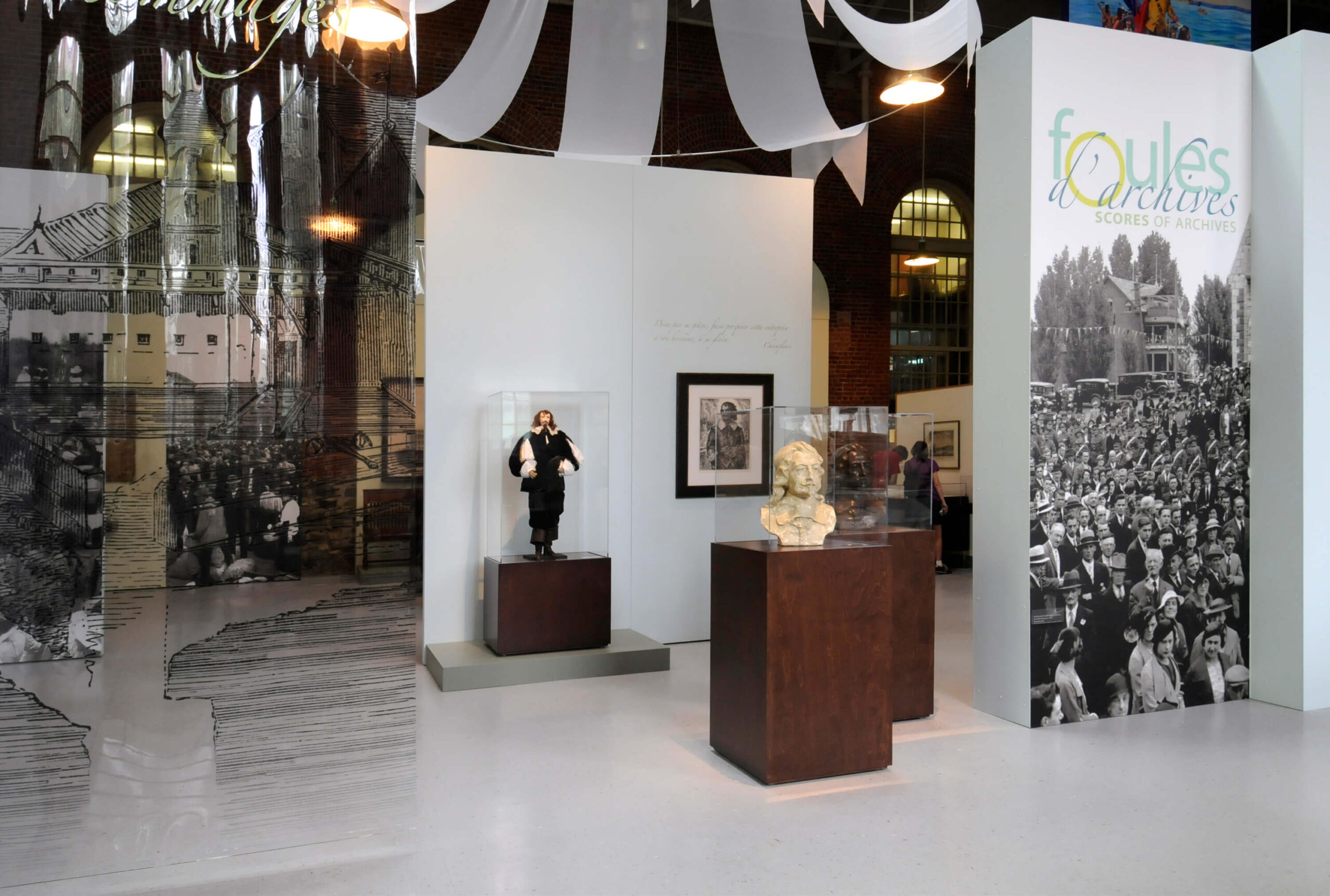 Exposition-événement Foules d'archives. Photo : Louise Leblanc, collection de L'ICQ