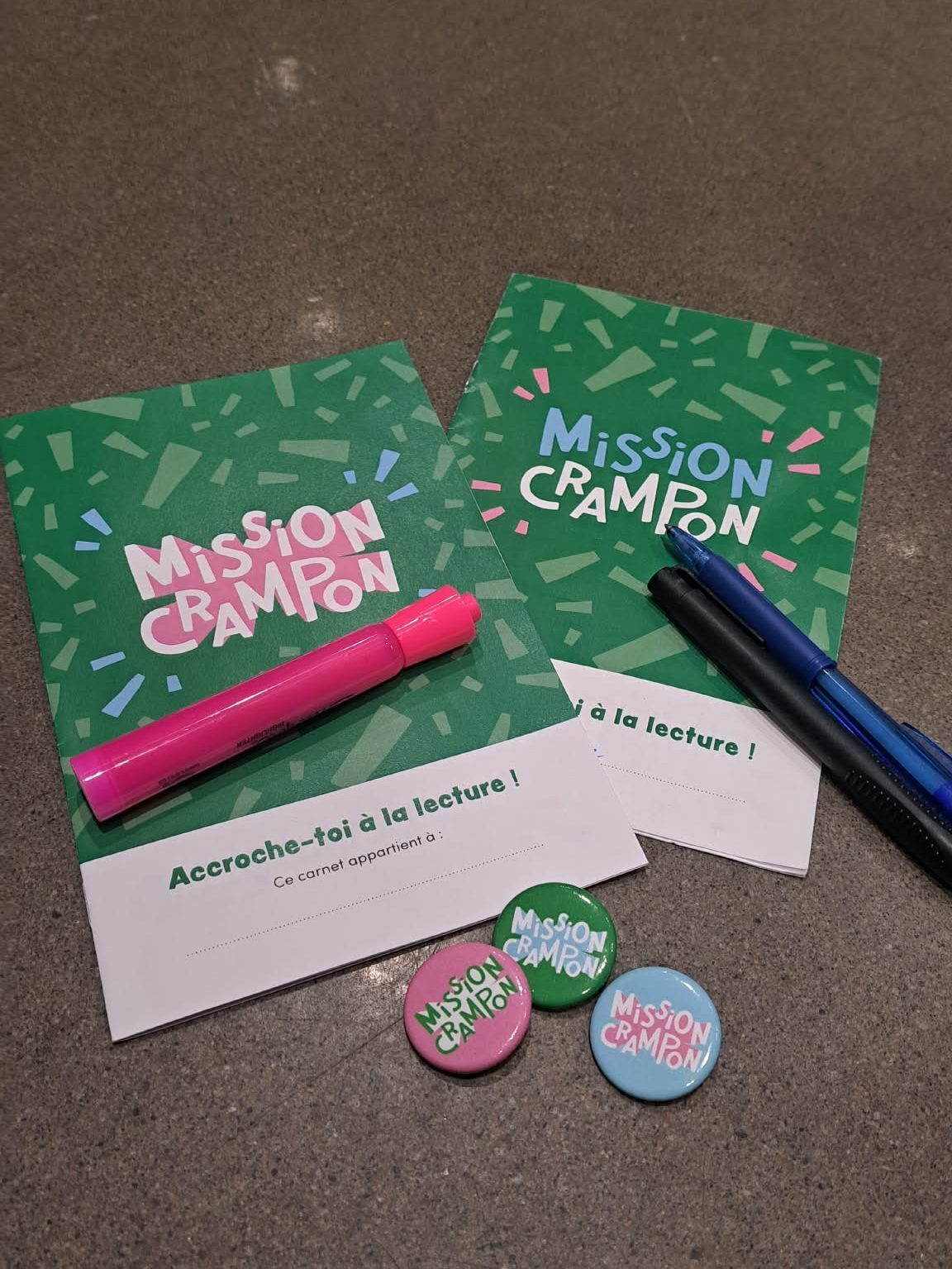 Cahiers distribués aux enfants